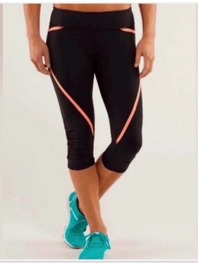 Lululemon Run Pace Crop Black Capri Leggings with Coral Trim